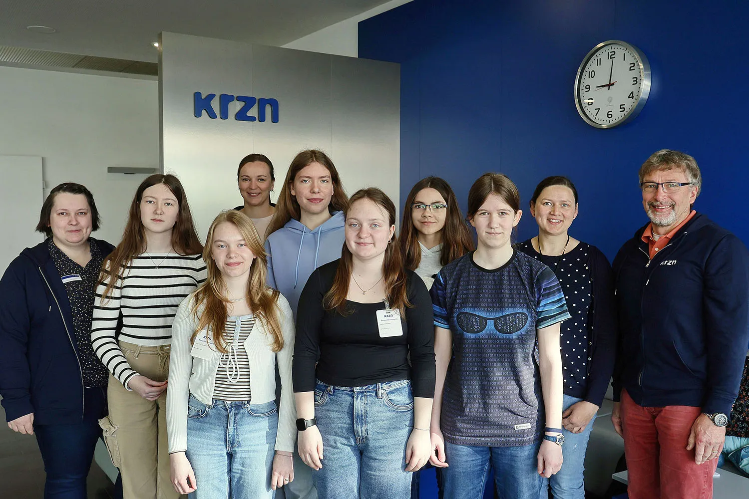 Das Bild zeigt die Teilnehmerinnen des Girls'Day 2023 im KRZN